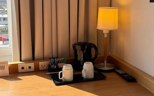 Standard Twin Room te og kaffe