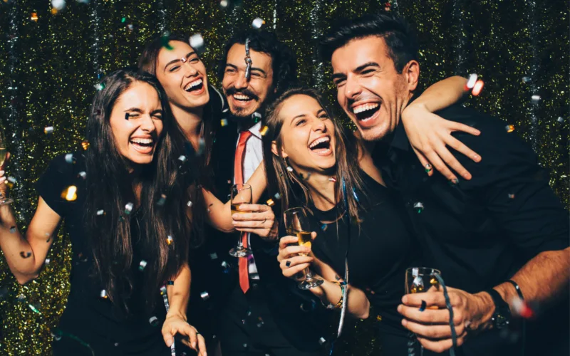 Gruppe Freunde beim feiern