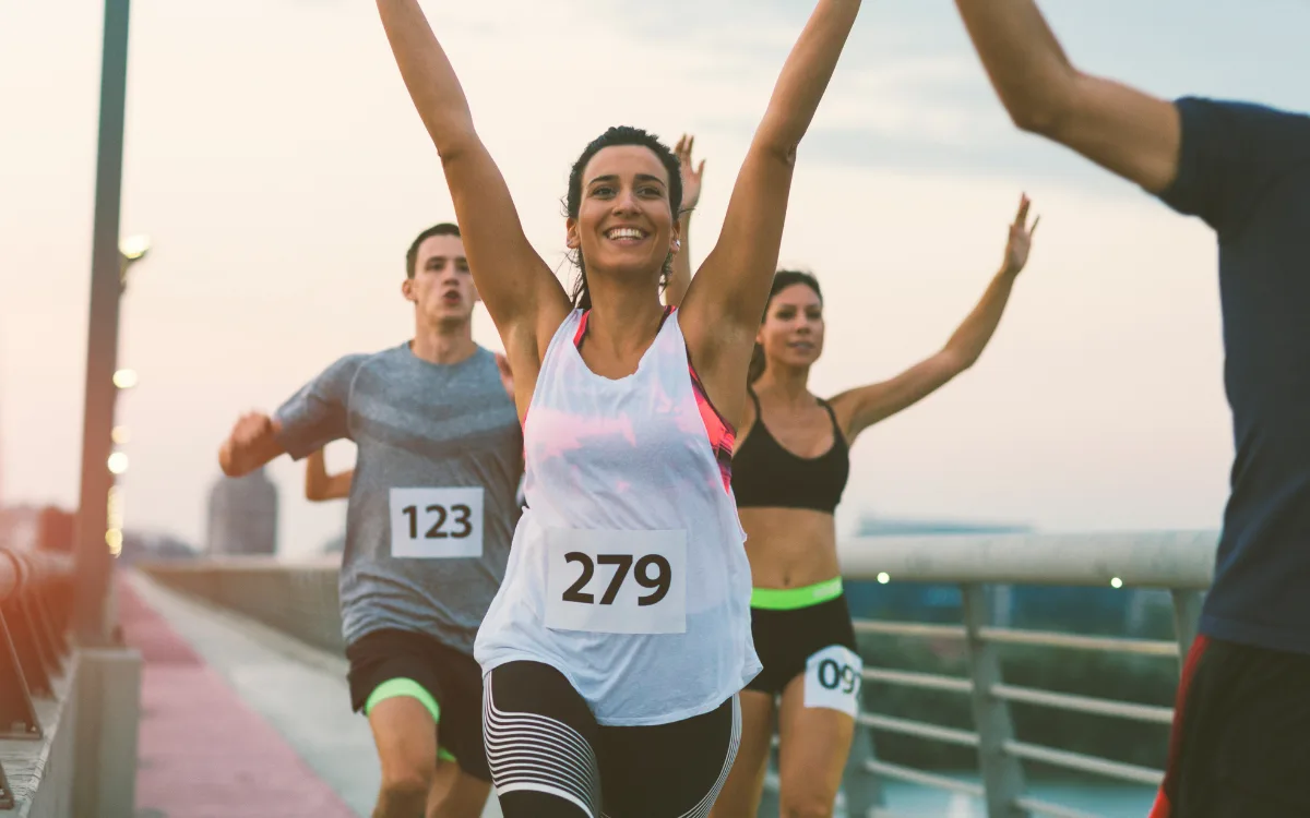 Dame beim Marathonlauf