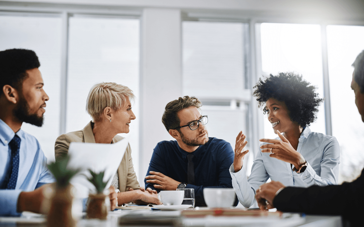 Personen in einem Meeting